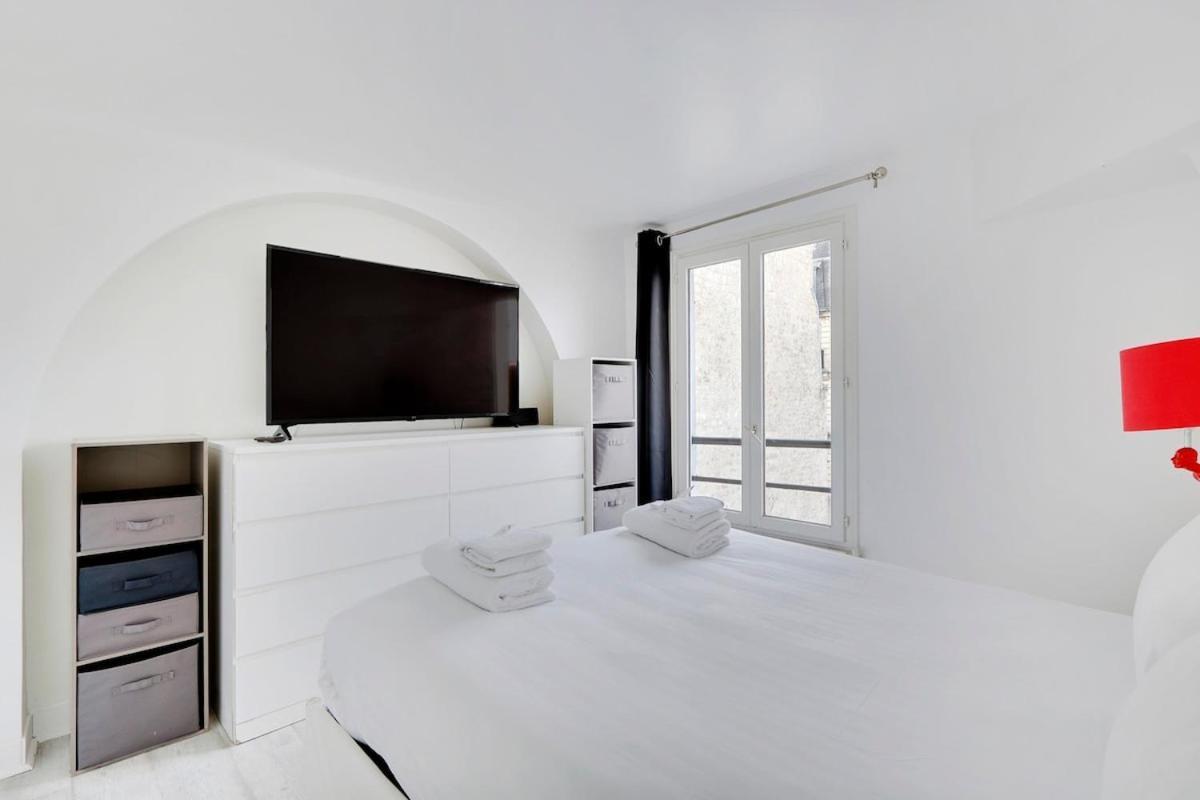 Apartment Paris Marais Beaubourg Area