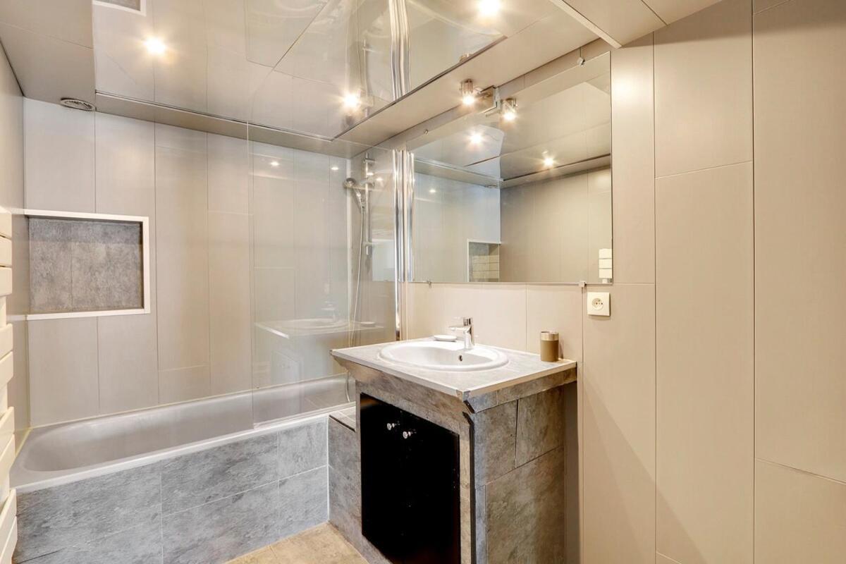 Marais Beaubourg Area