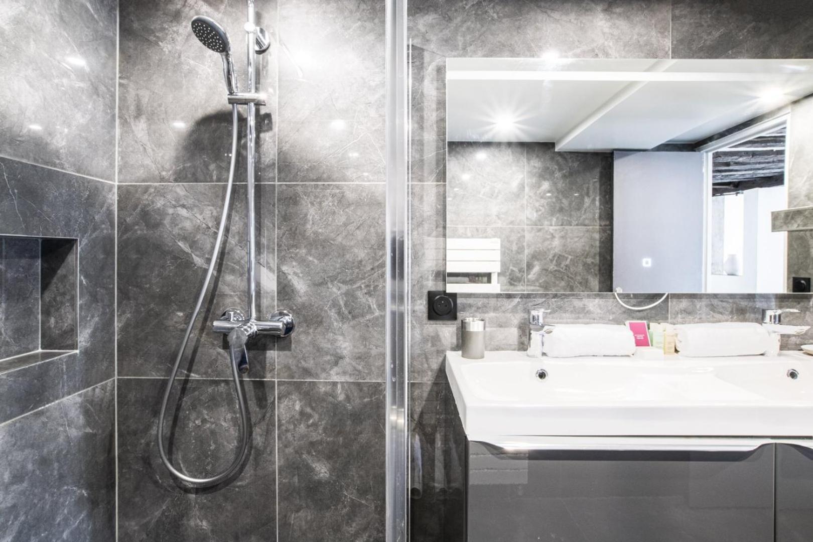 Apartment Paris Marais Beaubourg Area